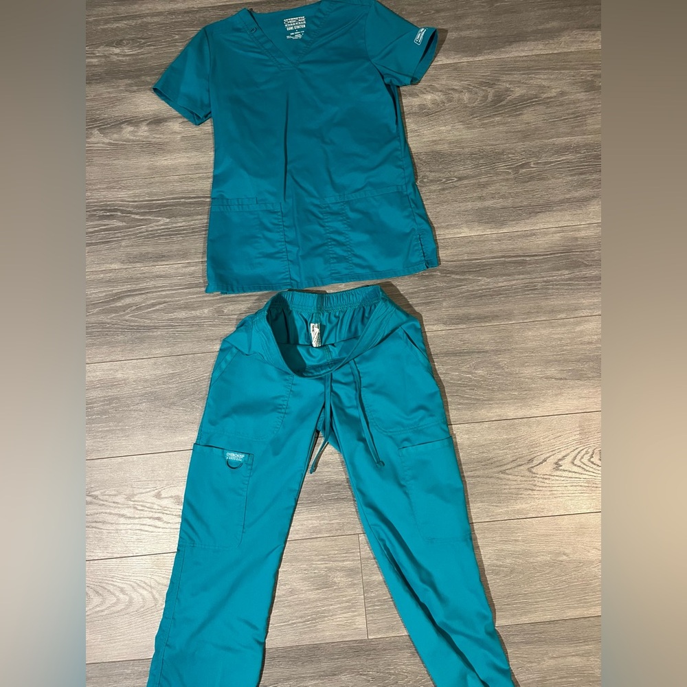 Cherokee scrubs. Top XXS. Bottom XXSP